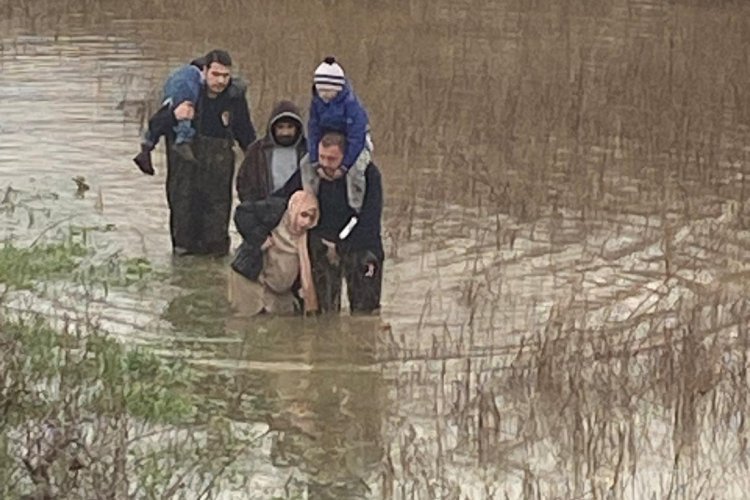 Selde Mahsur Kalanların İmdadına Büyükşehir İtfaiyesi Yetişti