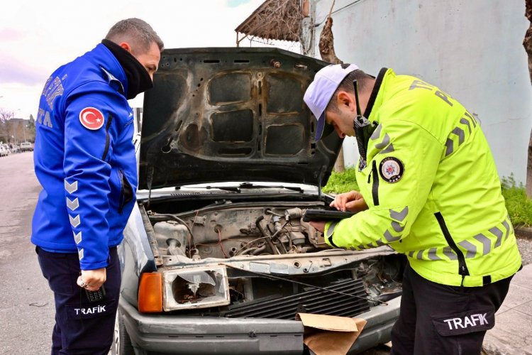 Manisa Büyükşehir Sahipsiz ve Hurda Araçları Kaldırıyor