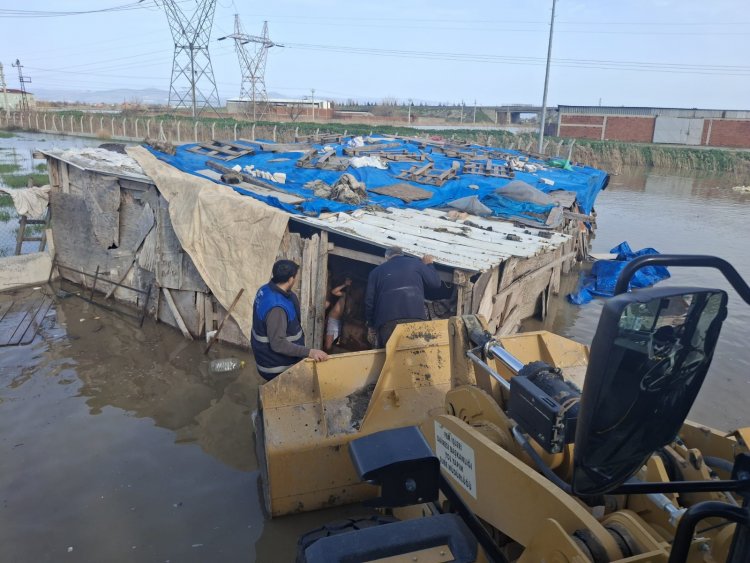 Manisa Büyükşehir Seferber: 44 Vatandaş ve 127 Hayvan Tahliye Edildi