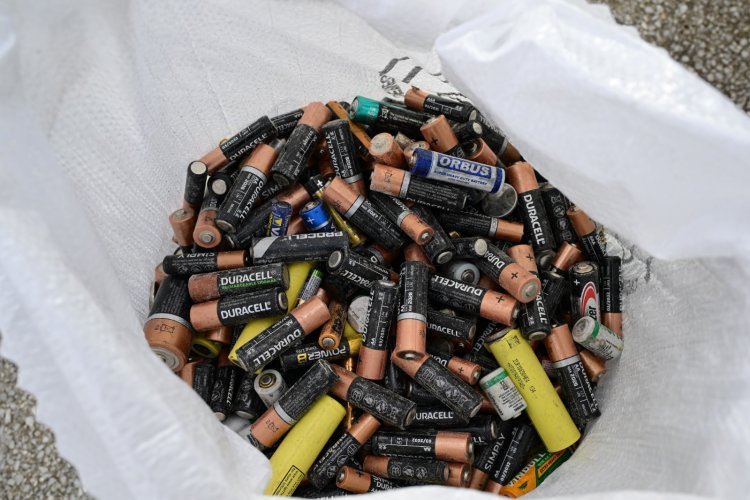 Atık Piller Toplanıyor, Fidanlar Toprakla Buluşuyor