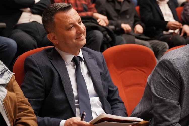 Cumhuriyet Halk Partisi Akhisar İlçe Başkanlığımızın 39. Dönem 1. Danışma Kurulu Toplantısı’nı, partimizin geçmişten bugüne gelen birikimi ve geleceğe olan kararlılığıyla gerçekleştirdik.