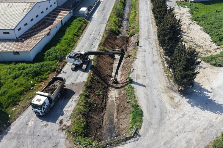Akhisar’da 5 Kilometrelik Dere Hattı Temizleniyor