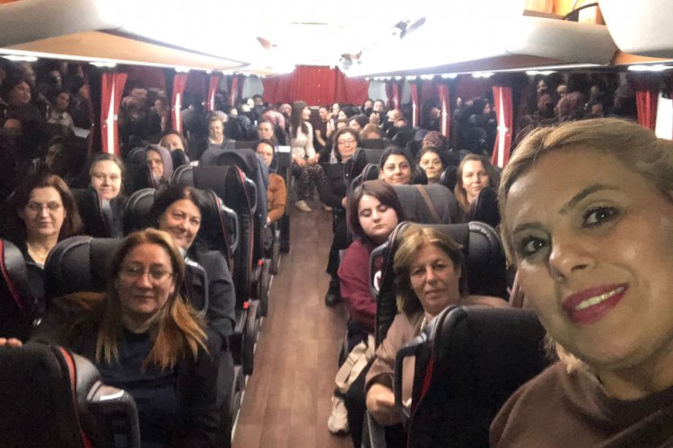 Akhisar Belediye Başkanı Ekrem Kayserili’nin büyük katkılarıyla düzenlenen organizasyon kapsamında, Akhisar Zeytinliova mahallemizin kadınları Ankara’ya anlamlı bir ziyaret gerçekleştirmiştir.