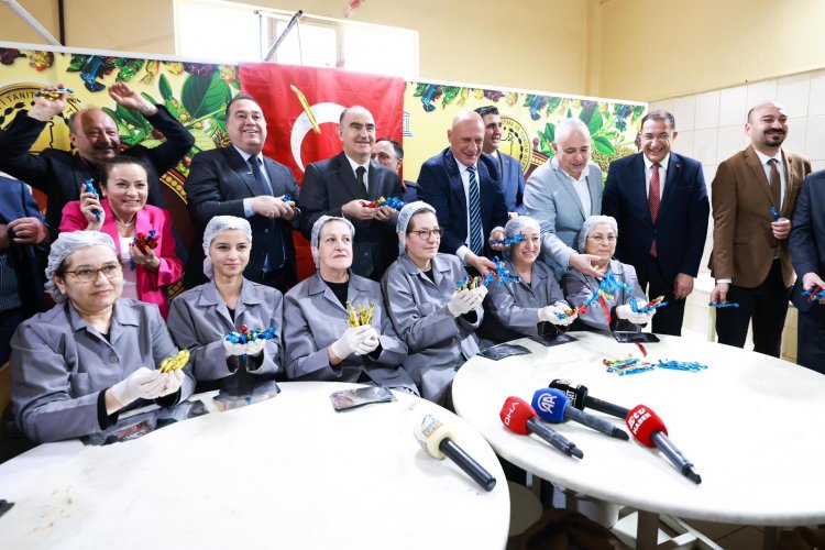 Halka Saçılacak10 Ton Mesir Macunu Dualarla Hazırlandı