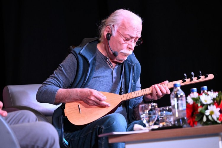 Usta Sanatçı Cahit Berkay Manisalılarla Buluştu