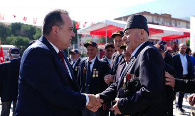 Manisa’da 19 Mayıs Coşkusu Cumhuriyet Meydanı’na Taştı