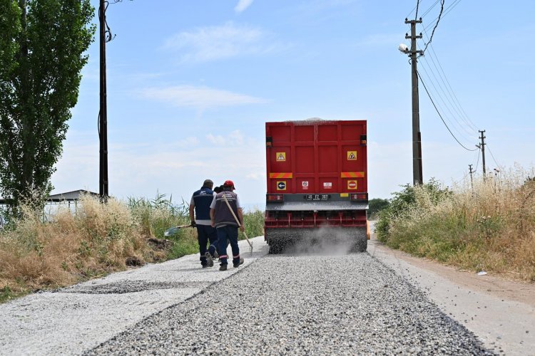 Salihli’de 5 Mahalleyi Bağlayan Yol Baştan Sona Yenilendi