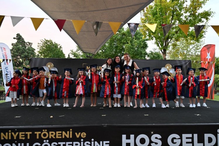 Büyükşehir’inMinikleri Yıl Sonu Gösterisinde Alkış Topladı