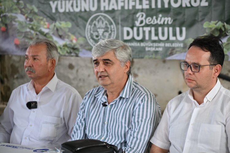 Manisa Büyükşehir’den Çilek Üreticilerine Malç Naylonu Desteği