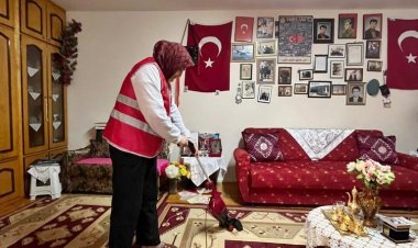 AKHİSAR BELEDİYE BAŞKANI BESİM DUTLULU, “EVDE BAKIM VE TEMİZLİK HİZMETİMİZ DEVAM EDİYOR”