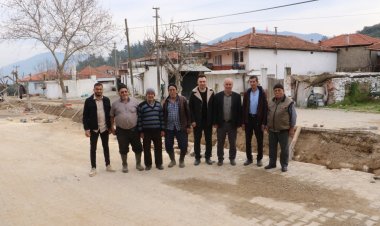 Turgutlu Kurudere Mahallesi’nden Başkan Cengiz Ergün’e Hizmet Teşekkürü