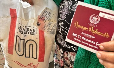 AKHİSAR BELEDİYESİ’NDEN İHTİYAÇ SAHİBİ VATANDAŞLARA ERZAK YARDIMI VE RAMAZAN ÇEKİ