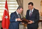 Manisa BüyükşehirBelediye Başkanı Ferdi Zeyrek, Vali Enver Ünlü’yü ziyaret etti