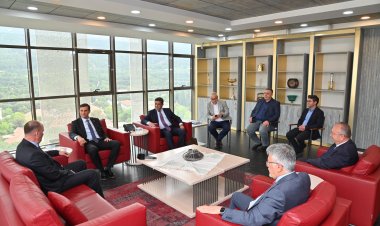 Kaymakam Atilla Kantay’dan Başkan Ferdi Zeyrek’e Ziyaret