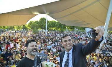 MANİSALI ÇOCUKLAR, ONUR EROL ŞARKILARIYLA DOYASIYA EĞLENDİ