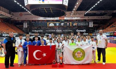 Yeşil-beyazlılar, Slovakya’da madalyaları topladı