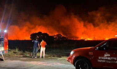 Akhisar'da Korkutan Yangın Kontrol Altına Alındı