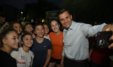 Başkan Zeyrek’ten Sınava Hazırlanan Öğrencilere Büyük Müjde: Ücretsiz Dersler Eve Geliyor!