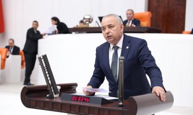 “Helikopterler kağıt üstünde var ama ormanlar yanarken gökyüzünde yok!”