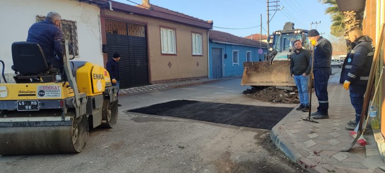 Manisa Büyükşehir Belediyesi Akhisar’daki Yol Bozukluklarını Onarıyor