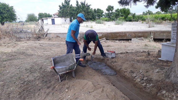 Manisa’da mezarlık bakımları aralıksız devam ediyor