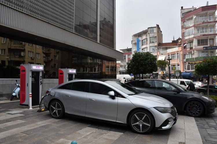 Büyükşehir ilk elektrikli araç şarj istasyonu kurdu