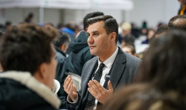 Başkan Zeyrek, Cumhuriyet Meydanı’nda Vatandaşlarla İftarda Buluştu