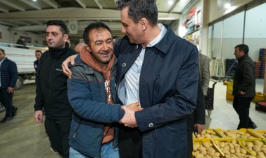 Başkan Zeyrek Sahurda Hal Esnafıyla Buluştu