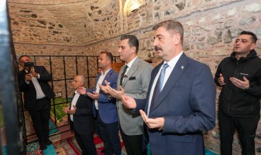 Başkan Zeyrek, Kadir Gecesi’nde Kula’da Gönül Sofrasına Katıldı