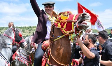 Başkan Zeyrek Akhisar’da Yörükler ve Türkmenler Derneği’nin şenliğine katıldı