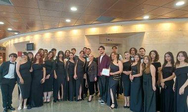 Büyükşehir Çok Sesli Gençlik ve Çocuk Korosu İzmir’den İki Ödülle Döndü