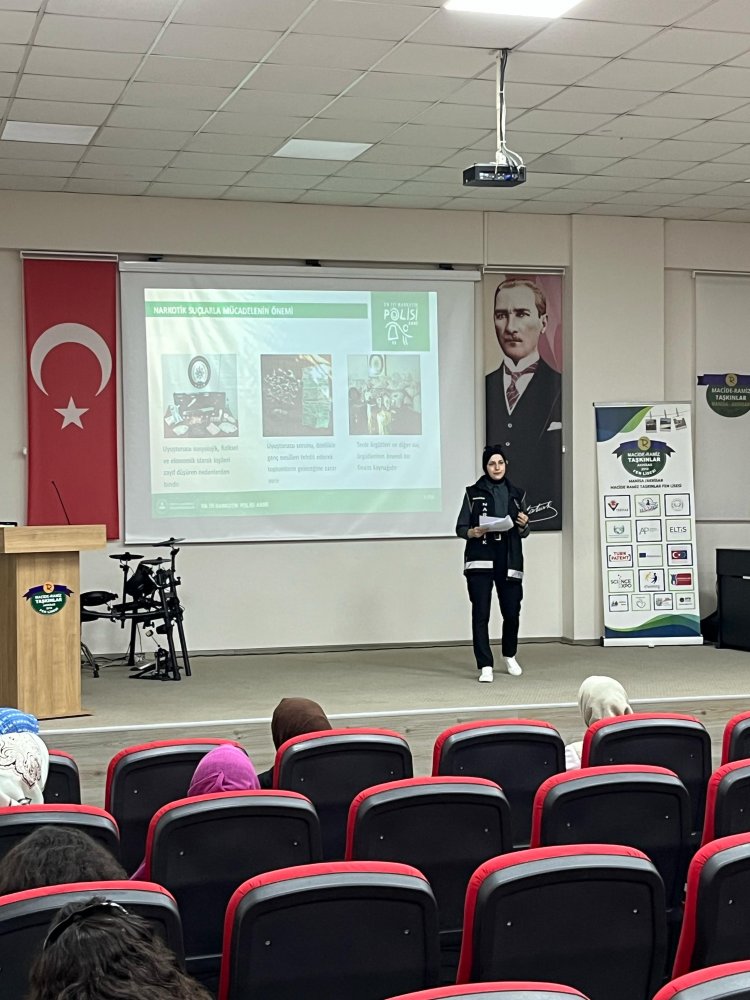 HALK EĞİTİMİ MERKEZİ MÜDÜRLÜĞÜNDEN BAĞIMLILIKLA MÜCADELE EĞİTİMİ