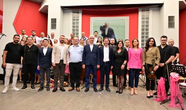 “Türkü Gibi Şarkılar” Ayakta Alkışlandı