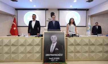 Başkan Dutlulu ile İlk Meclis Ferdi Zeyrek’i Anarak Başladı  Başkan Besim Dutlulu: “Ferdi Başkan’ın bizi izlediğini biliyoruz”