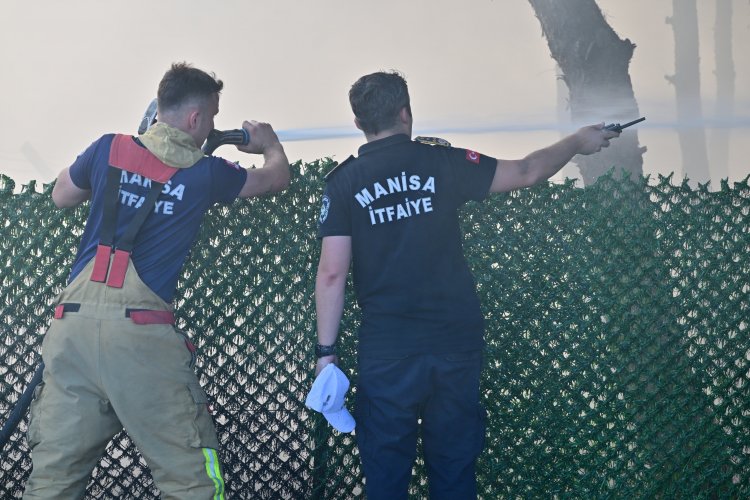 Manisa Büyükşehir’den Bornova’daki Yangına Müdahale Desteği