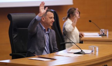 AKHİSAR BELEDİYE BAŞKANI EKREM KAYSERİLİ BAŞKANLIĞINDA İLK MECLİS TOPLANTISI YAPILDI