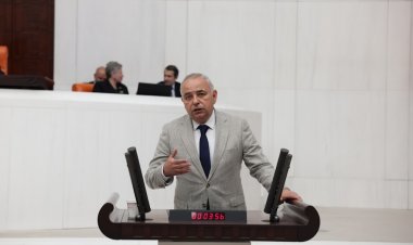 CHP’li Bakırlıoğlu: “Ormanlarımız cayır cayır yanarken, iktidar kiralık helikopterle gökyüzünü seyrediyor!”