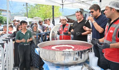 Büyükşehir’in Aşure İkramları Sürüyor