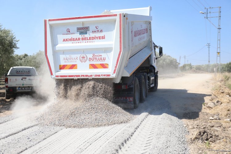 DEREKÖY VE SAKARKAYA’YI BİRBİRİNE BAĞLAYAN YOLDA ASFALT ÇALIŞMALARI BAŞLADI