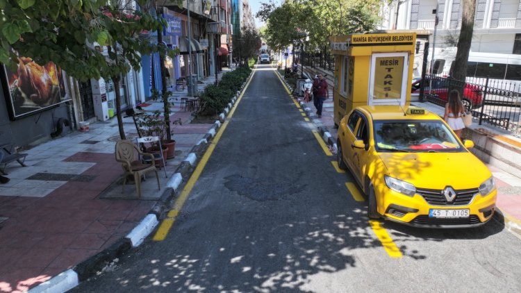 Büyükşehir 15 Yıllık Yolu 750 Ton Asfalt ile Yeniledi