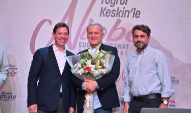 Murathan Mungan Manisa’da Sanatseverlerle Buluştu