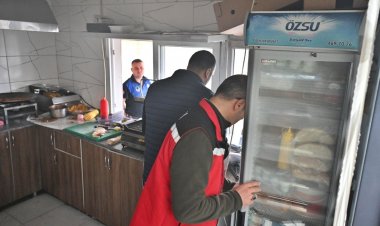 Büyükşehir’den Okul Önlerinde Seyyar Satıcı Denetimi