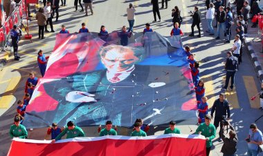 Cumhuriyet’in 102’nci Manisa’da Coşkuyla Kutlandı