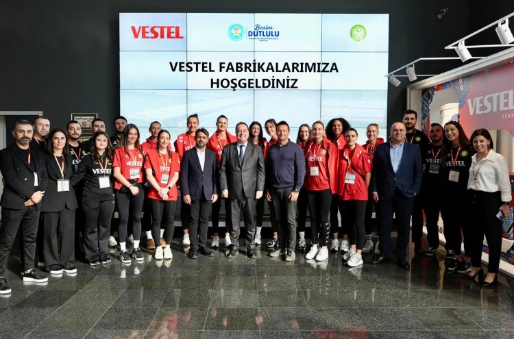 Başkan Besim Dutlulu ve Kadın Voleybol Takımından Vestel’e Ziyaret