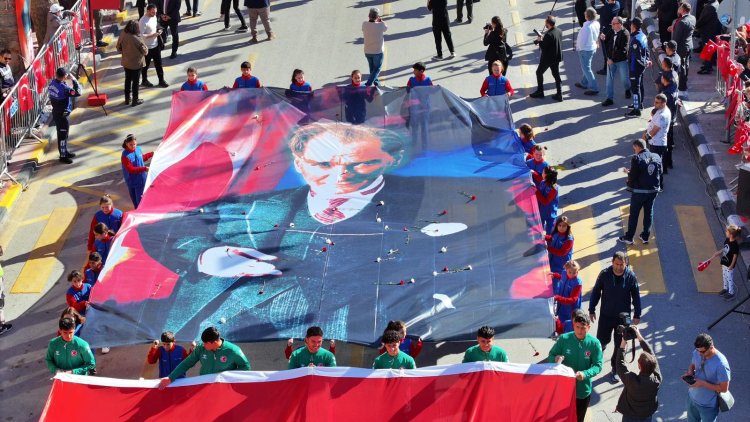 Cumhuriyet’in 102’nci Manisa’da Coşkuyla Kutlandı