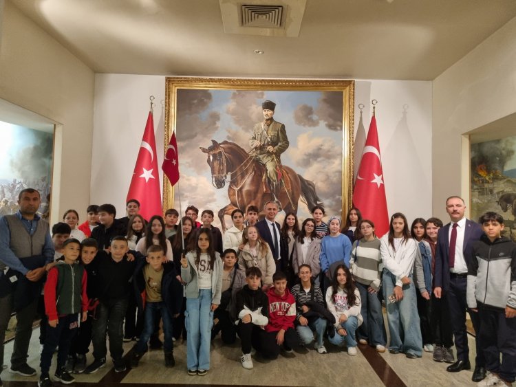 NAMIK OĞUL ORTAOKULU ANITKABİR’DE RESMİ TÖREN DÜZENLEDİ