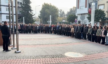 Büyükşehir’de Saatler Ata’ya Saygı için Durdu