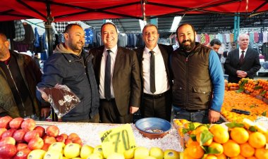 Başkan Dutlulu Perşembe Pazarı’nda Esnafla Bir Araya Geldi
