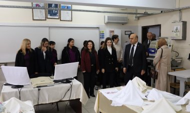 Zeynep Gülin Öngör Kız Mesleki ve Teknik Anadolu Lisesi'nde, Millî Eğitim Bakanlığımız ile İl ve İlçe Millî Eğitim Müdürlüklerimizin destekleriyle kurulan Grafik Atölyesi ve Müzik ST.C.