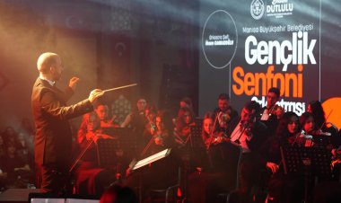 Büyükşehir’in Gençlik Senfoni Orkestrası İlk Konserinde Devleşti